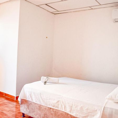 Отель Cartagena Hostal Экстерьер фото